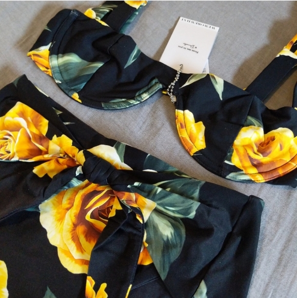 WeWoreWhat Sorrento Top Riviera Bottom Bikini Set Black Rose - Picture 13 of 14